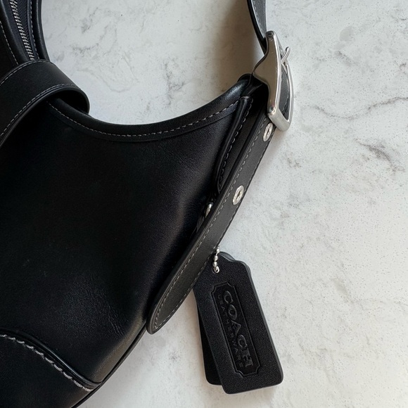 Coach Hamptons Black Leather Shoulder Bag - Picture 8 of 12